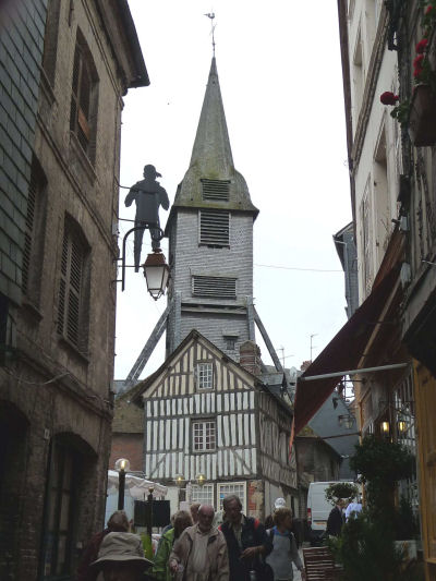 Glockenturm der Kirche Sainte Catherine